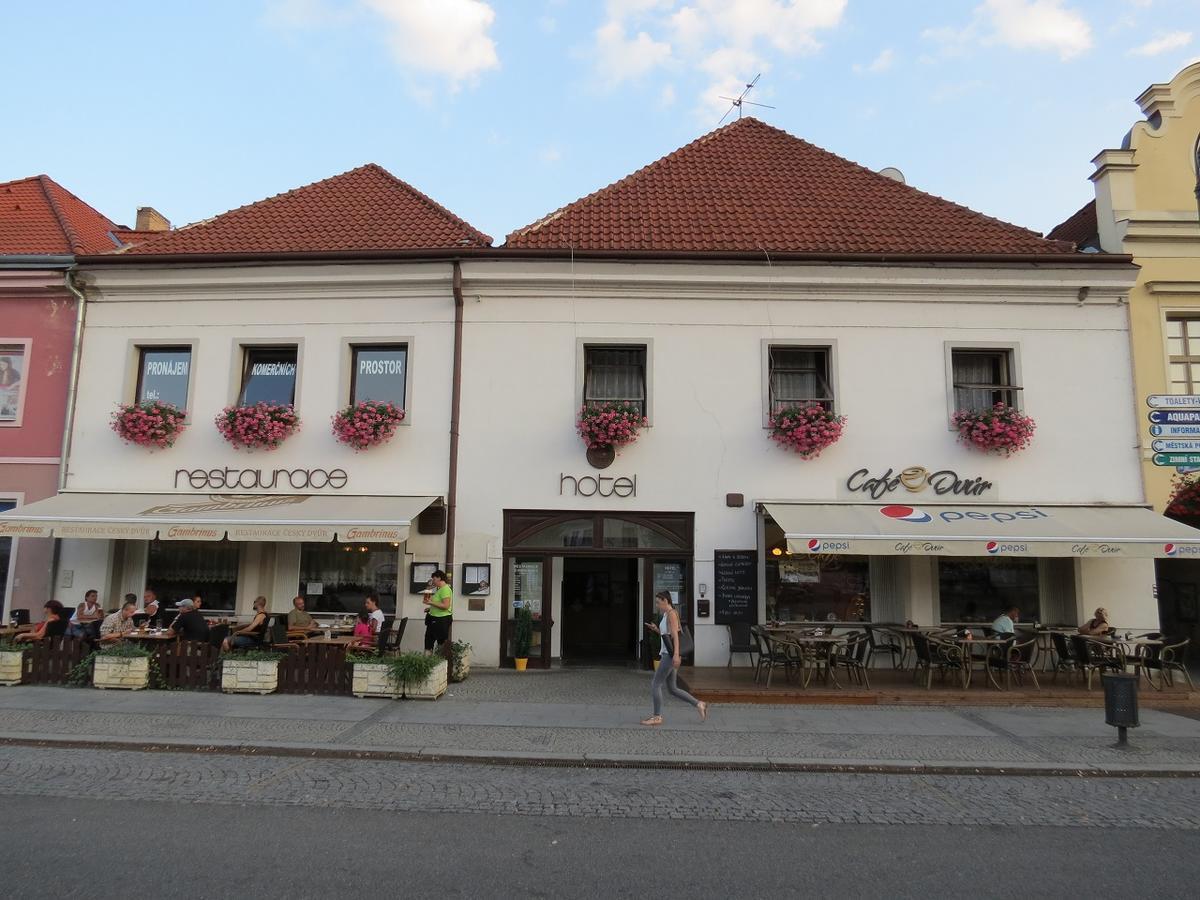 Hotel Cesky Dvur Бероун Экстерьер фото